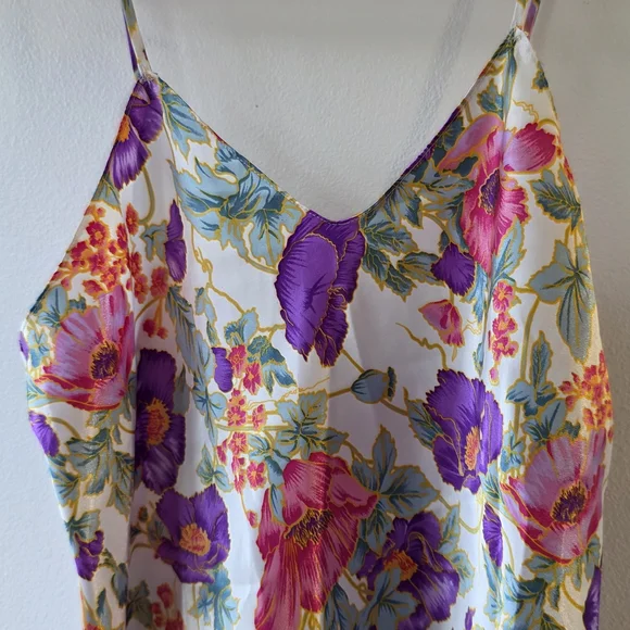 Floral Slip Chemise -👀BUNDLE AND SAVE🥳 - Picture 3 of 9